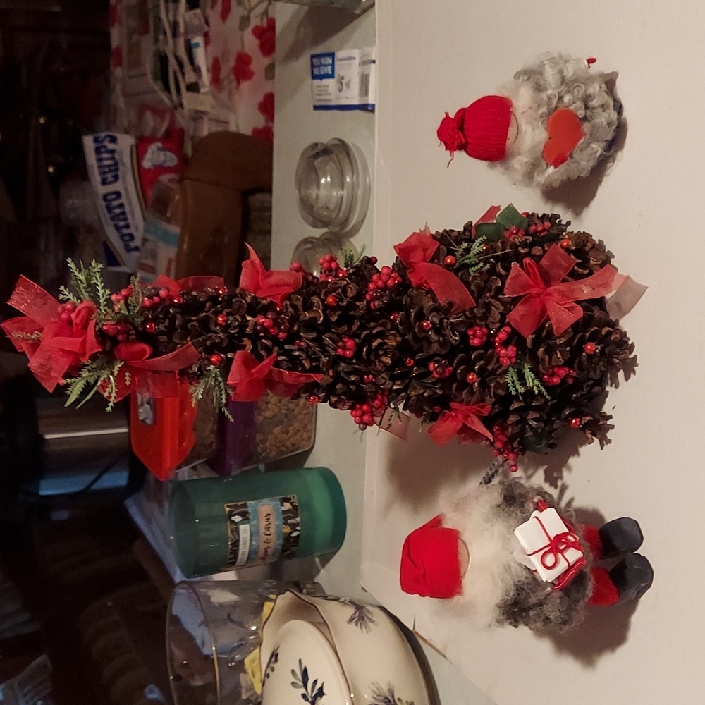 Christmas tree with two wood dools - Picture 2 of 4